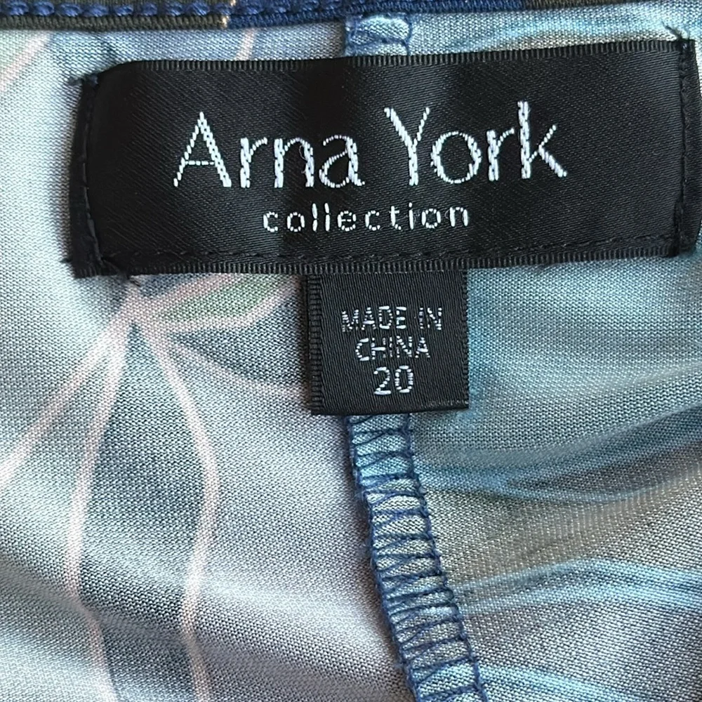 Arna York Collection Abstract Floral Print Tunic - Picture 10 of 12